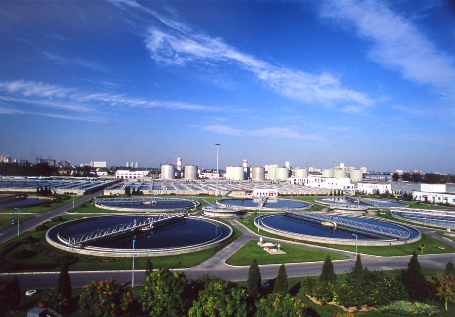 （圖：曝氣池污水處理廠(chǎng)）